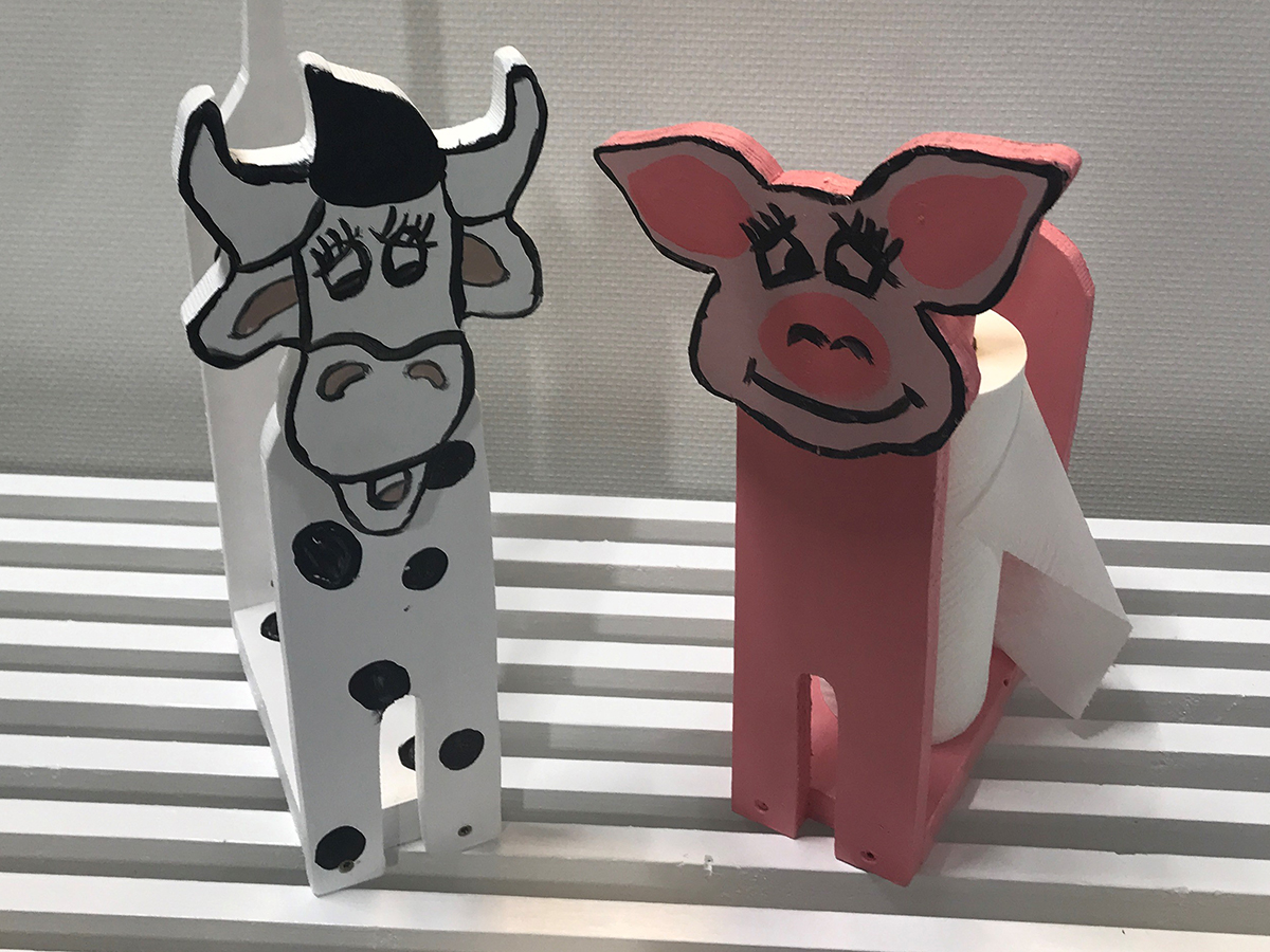 Hållare för hushållspapper, en gris och en ko