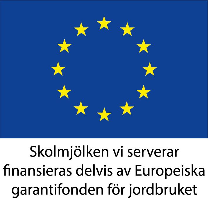 Europeiska Unionens flagga. under flaggan står det "skolmjölken vi serverar finansieras delvis av europeiska garantifonden för jordbruket.