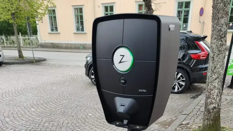 Bild av laddstolpe vid Nora torg.